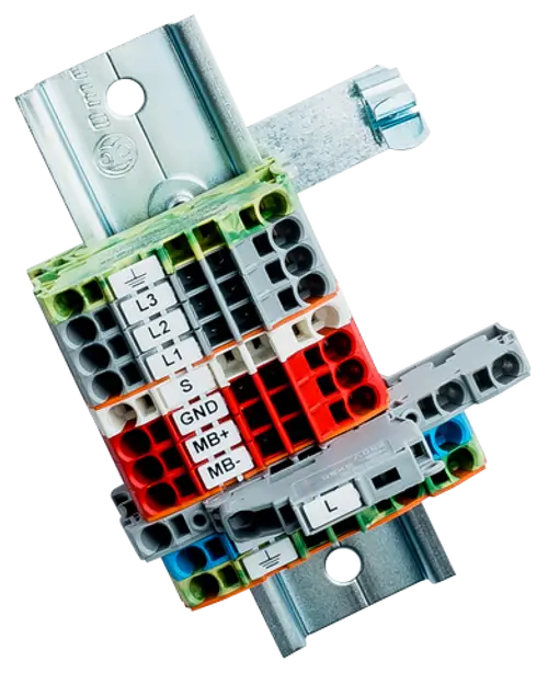 Klemmleiste mit mehreren Anschlussklemmen in verschiedenen Farben, montiert auf einer Halterung, hergestellt von Wolf. Ideal für elektrische Verbindungen in Anwendungen.
